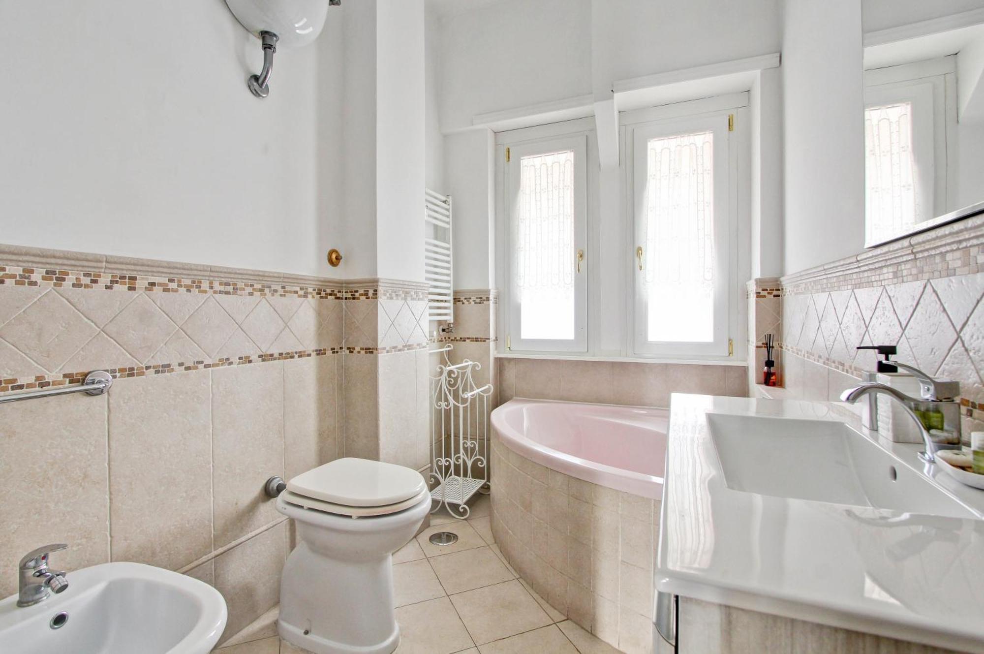 Elle House Rom