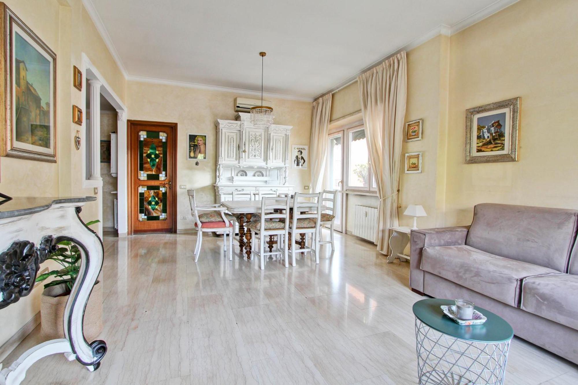 Apartment Elle House Rom